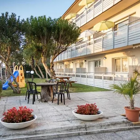 Lovely For 5 Guests By The Beach-beahost Lignano Sabbiadoro