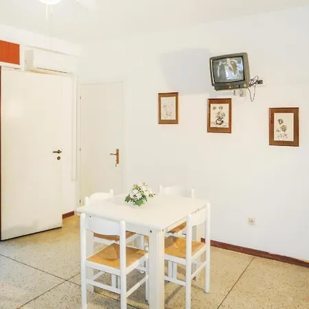 Lovely For 5 Guests By The Beach-beahost *
